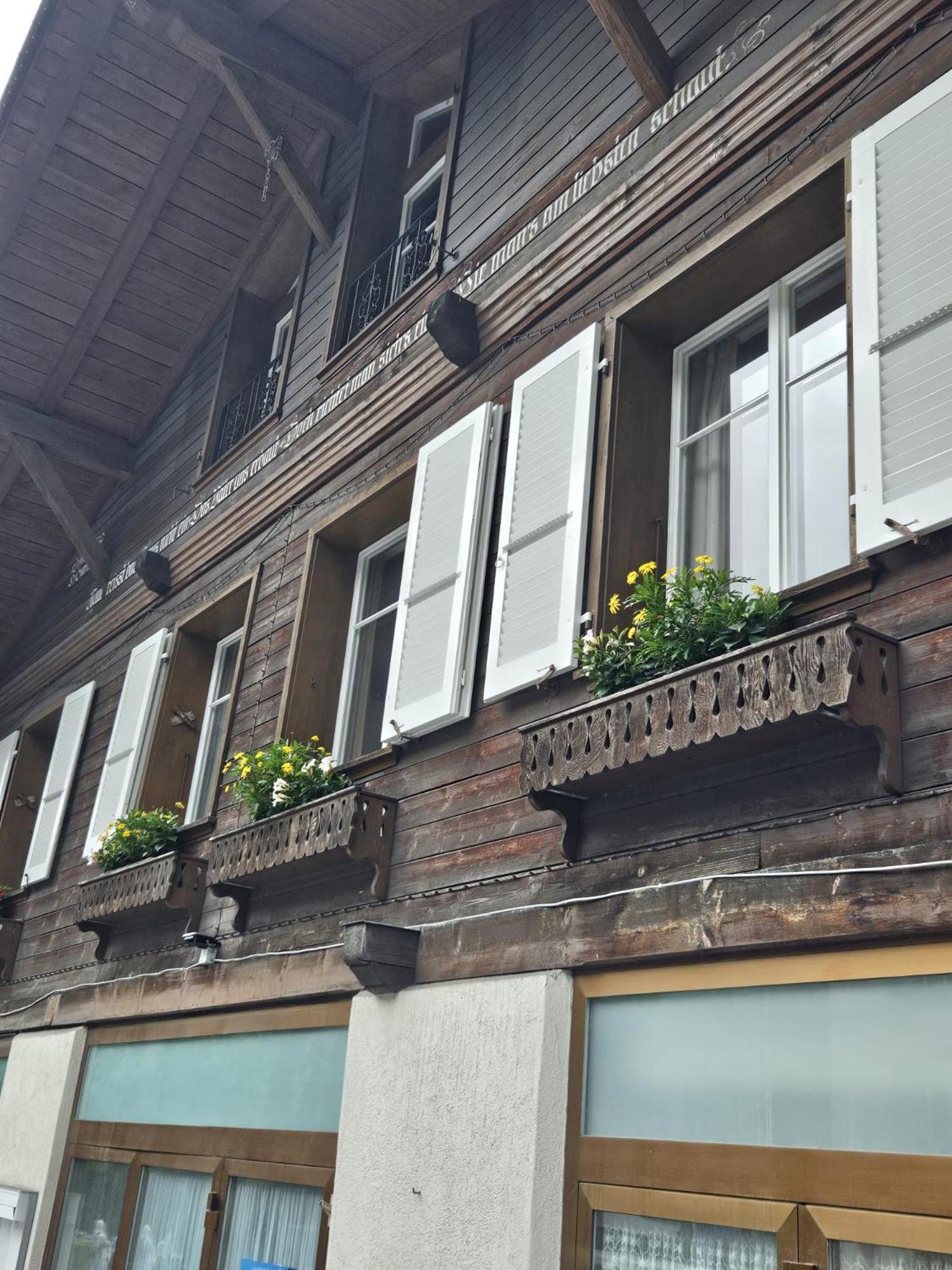 Chalet Maithili Lauterbrunnen -152-Year-Old Majestic Chalet エクステリア 写真